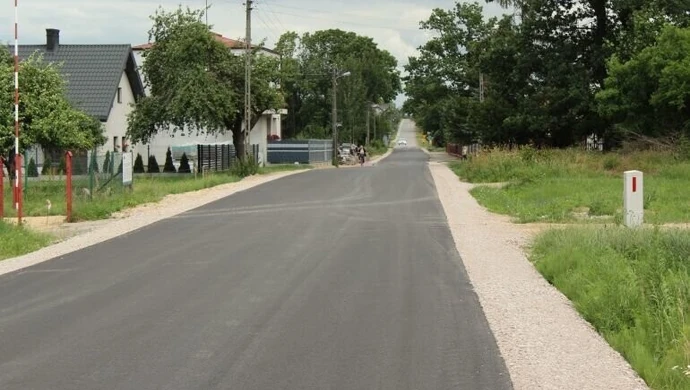 Gmina Grabica: Nowa nawierzchnia na drodze Dziewuliny - Grabica