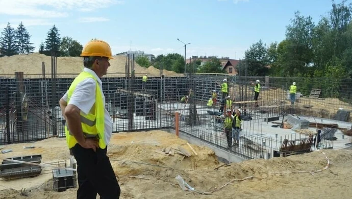 Fundamenty prawie gotowe. W Sulejowie budują basen i halę sportową