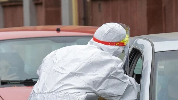 Kraska: przygotowujemy się na to, że trzecia fala zakażeń może nastąpić w styczniu i lutym