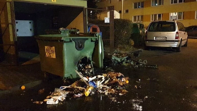 Podpalenie wiat śmietnikowych. Policja szuka sprawców