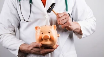 Raport: Polacy wydają niemal 10 mld zł rocznie na zdrowie z własnej kieszeni