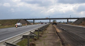 Utrudnienia na A1 koło Piotrkowa. Będą usuwać skutki wichury