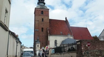 Fara transmituje msze przez internet