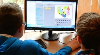 Piotrkowskie szkoły w czasach zarazy. Jak radzą sobie w pierwszych dniach zdalnej edukacji?