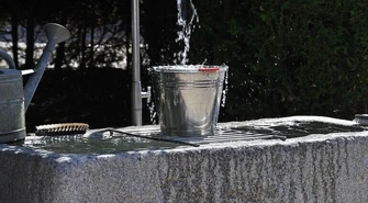 Dzisiaj lany poniedziałek. Policja apeluje o pozostanie w domach