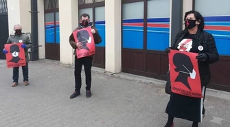 Protestowali... stojąc w kolejce