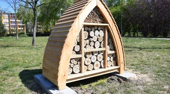 Piotrków. Tajemnicze budki w trosce o ekologię