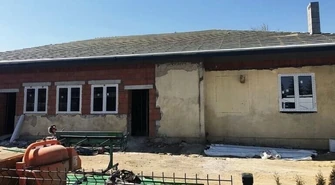 Gmina Wolbórz: Nowy dach na Domu Ludowym w Goleszach Dużych