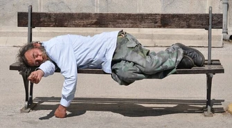 Zostań w domu! - słyszymy codziennie. A co z ludźmi, którzy go nie mają?