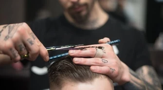 Wracają fryzjerzy, kosmetyczki i gastronomia. Sprawdź wytyczne dla poszczególnych branż