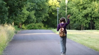 Piesi bezpieczniejsi na drodze, ale z ich winy ginie coraz więcej osób