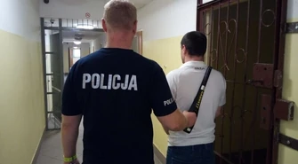 Pijany kierowca chciał potrącić policjanta