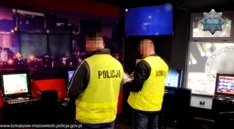 Policjanci przejęli nielegalne automaty do gier