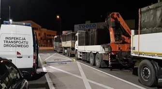 Przewozili betonowe szamba. Pojazdy były przeciążone