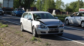 Zderzenie trzech samochodów na krajowej "dwunastce"