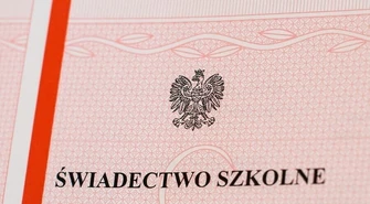 MEN: dyrektor zdecyduje o formie i terminie wydania świadectw uczniom