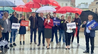 Sympatycy Roberta Biedronia agitowali na Rynku w Piotrkowie