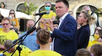 "Polska to duży kraj, zmieścimy się wszyscy". Hołownia na Rynku w Piotrkowie