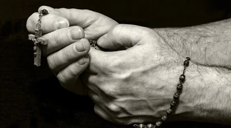 Każdy może dołączyć do modlitwy różańcowej