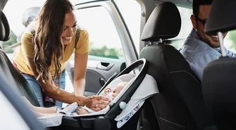 Kupujemy pierwszy fotelik samochodowy – 7 rzeczy, o których należy pamiętać