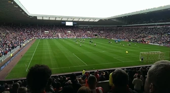 Projekt Rady Ministrów: mniejszy dystans i więcej kibiców na stadionach