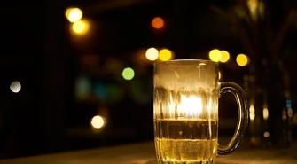 Awanturował się w barze i pijany wsiadł "za kółko"