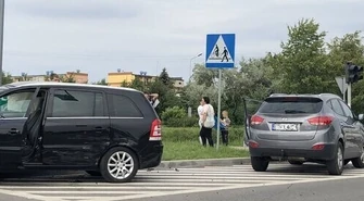 Kolizja dwóch osobówek w Piotrkowie