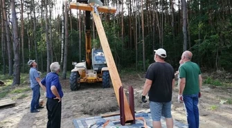 Przy drodze na Żarnowicę stanął nowy krzyż