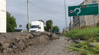 Gigantyczne koleiny na ul. Krakowskie Przedmieście w Piotrkowie