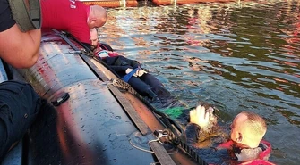 Policjanci ćwiczyli na Zalewie Sulejowskim