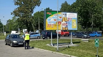 Wypadek przy markecie Dino. Kierowca hulajnogi elektrycznej trafił do szpitala
