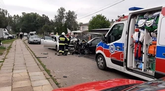 Zderzenie dwóch aut w Sulejowie. Dwie osoby ranne