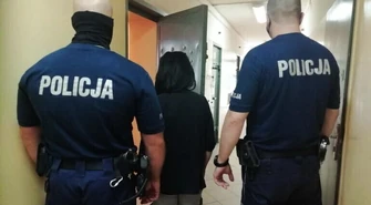 Przewróciła wózek, z którego wypadło roczne dziecko. Była pijana