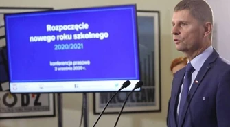 Niemal 100 proc. szkół funkcjonuje w trybie stacjonarnym