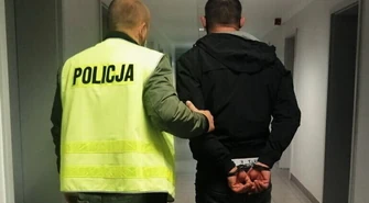 Rozbój w Piotrkowie. Sprawcy pobili i okradli mieszkańca powiatu