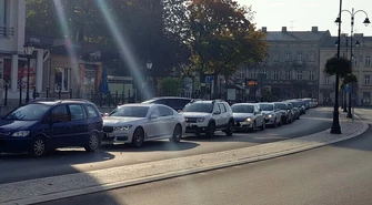 Gigantyczna kolejka do punktu pobrań. Będzie zmiana organizacji ruchu