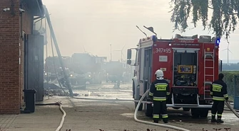 Pożar hali magazynowej w Gomulinie (GALERIA)