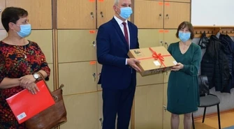 Gmina Czarnocin: Nowe komputery na Dzień Edukacji Narodowej