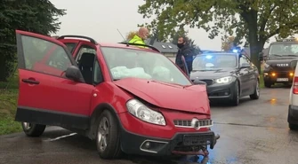 Wypadek na Michałowskiej. 18-letni kierowca stracił panowanie nad autem