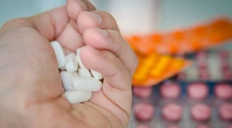 Aż 1/3 Polaków po 65. roku życia przyjmuje co najmniej 5 leków dziennie