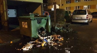 Podpalenie wiat śmietnikowych. Policja szuka sprawców