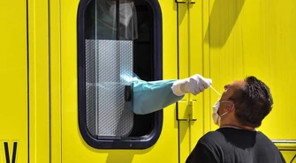 Badanie na myszach sugeruje, że SARS-CoV-2 wnika do mózgu