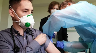 W Piotrkowie rozpoczęły się szczepienia na Covid-19 (GALERIA)