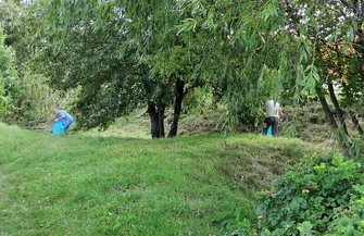 Sprzątanie jeziora zakończyli karpikiem