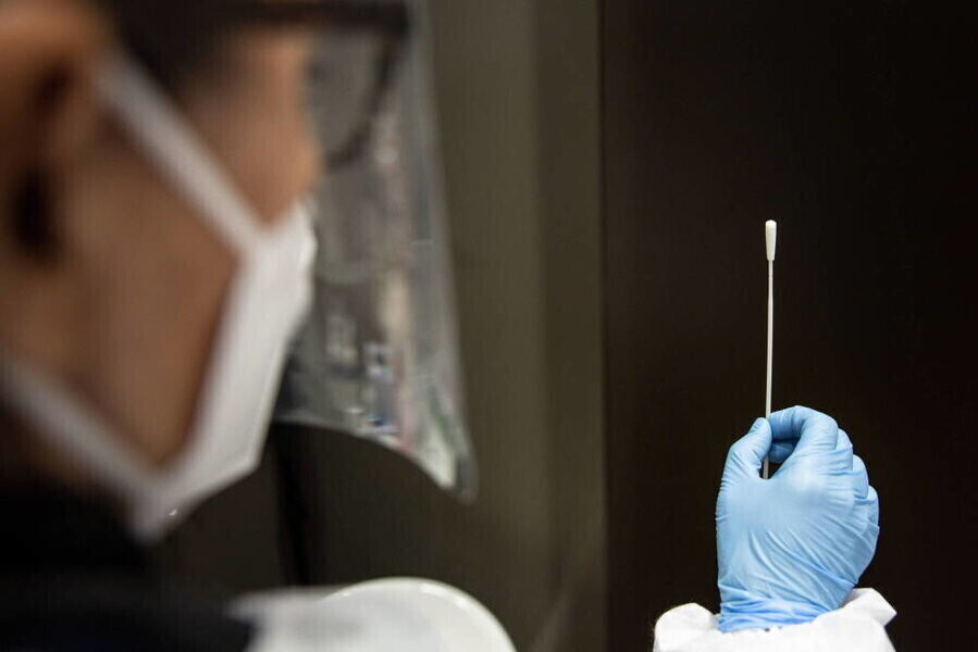 Rozpoczynają się testy nauczycieli na obecność SARS-CoV-2