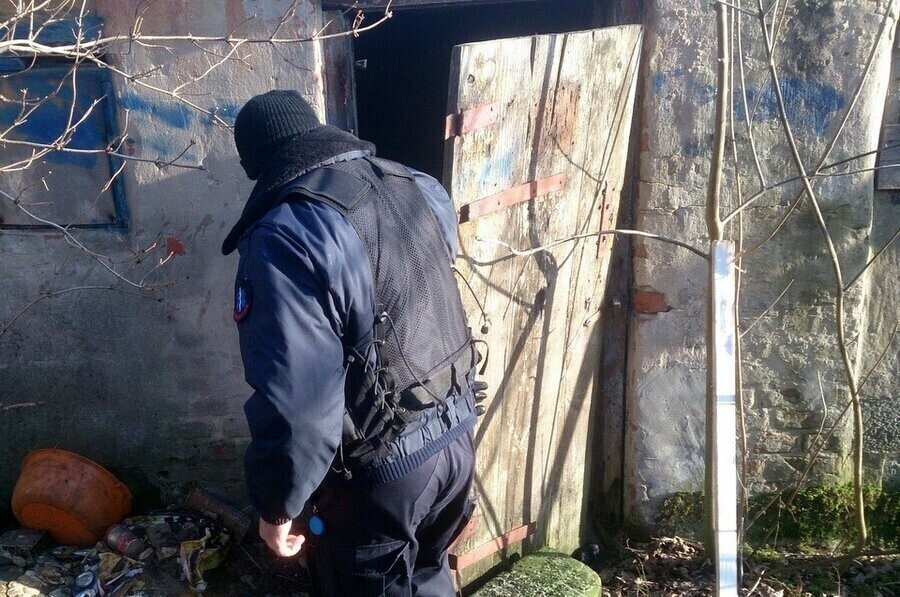 Bezdomni pod opieką policji i pracowników socjalnych