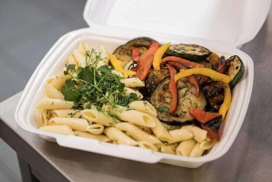 Badanie co czwarty Polak zaczął w pandemii zamawiać online jedzenie