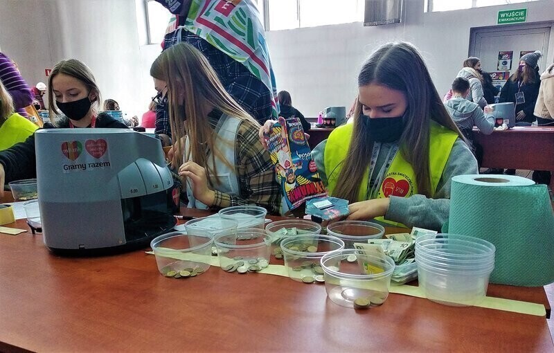 Liczenie i aukcje w ramach WOŚP wciąż trwają