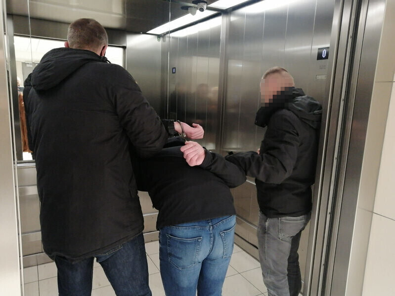 Poszukiwany za rozbój w rękach policjantów