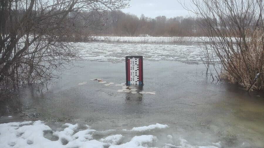 Stan ostrzegawczy w Sulejowie przekroczony. Zator śryżowy na Pilicy